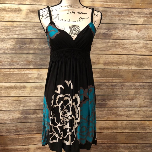 Dresses & Skirts - SUNDRESS black large floral V-Neck Pull-On